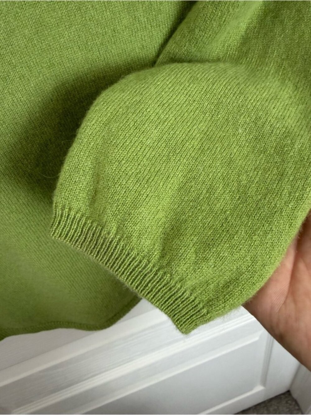 Cashmere Scoop Neck Sweater Top Size Medium Green Chartreuse - Picture 5 of 6